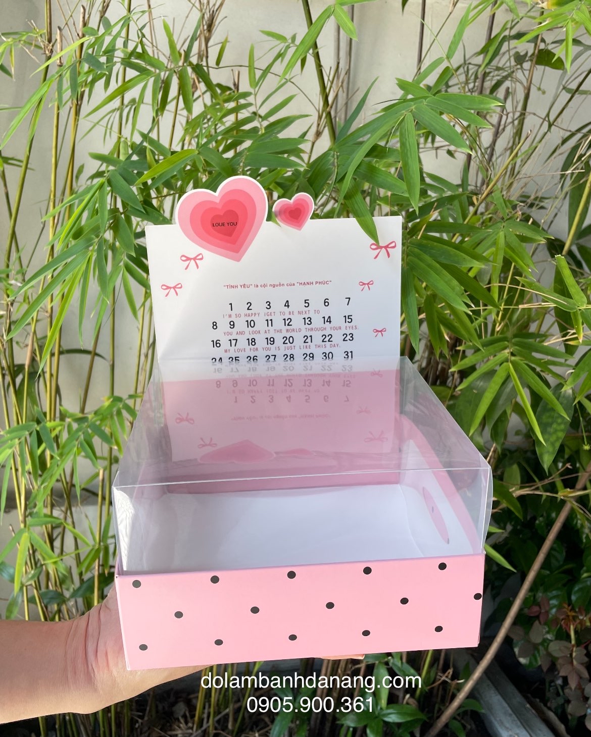 Hộp bánh kem trong 20x20x11cm Romantic