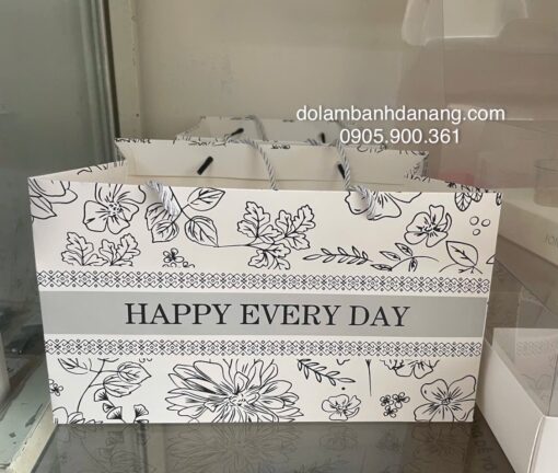 Túi giấy Happy everyday đựng hộp 6 ngăn